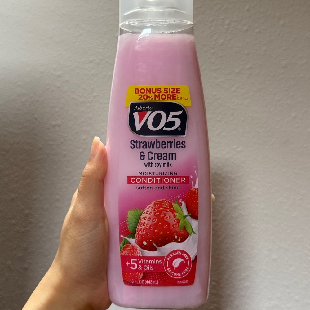 VO5 Strawberries & Cream Conditioner